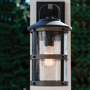 Lakehouse wall light 2