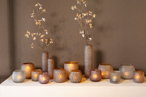 Vaela Beige Glass hand-ground Honeycomb Hurricane Lantern S 2